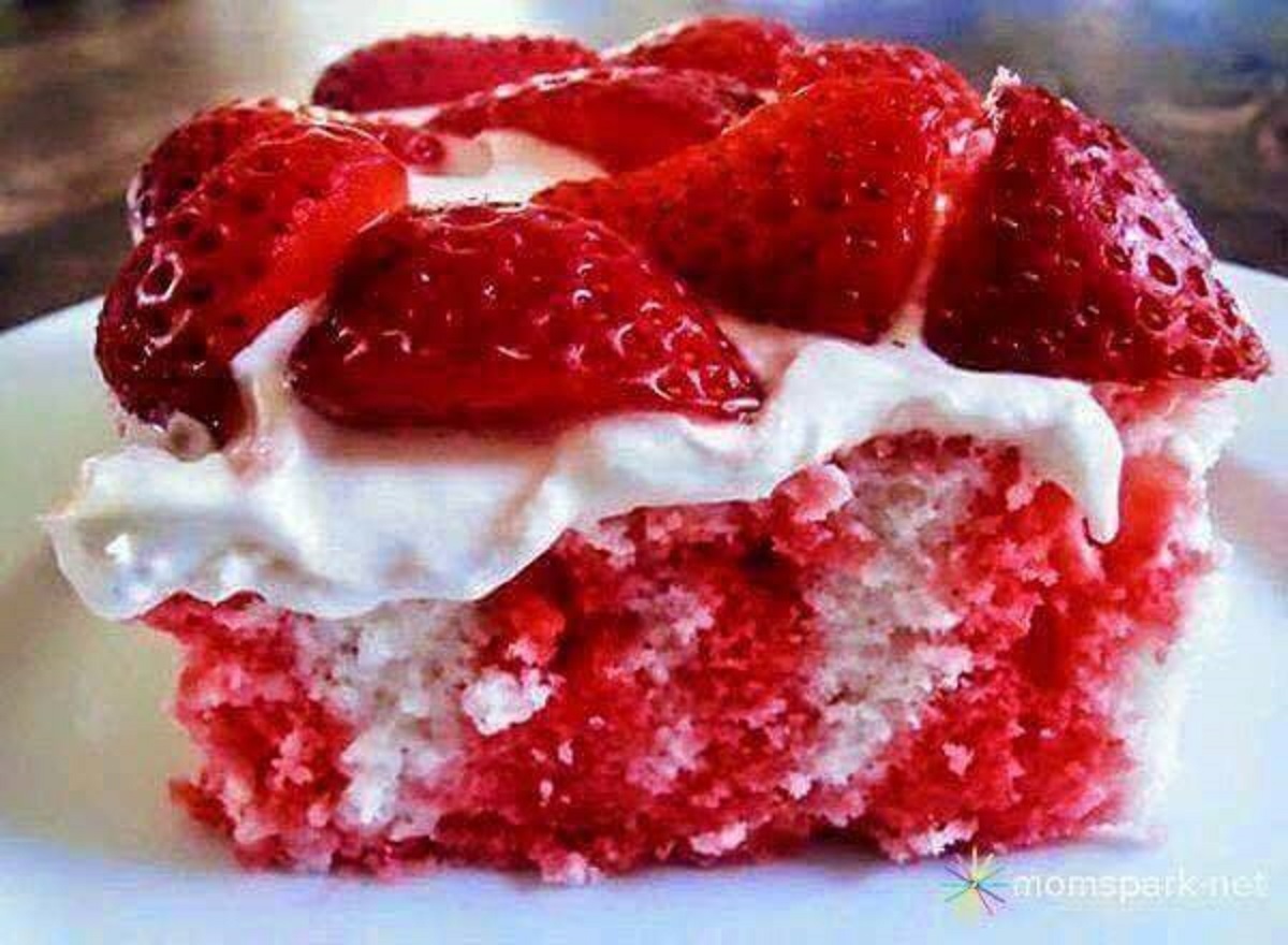 Strawberry -and -Cream- Poke- Cake