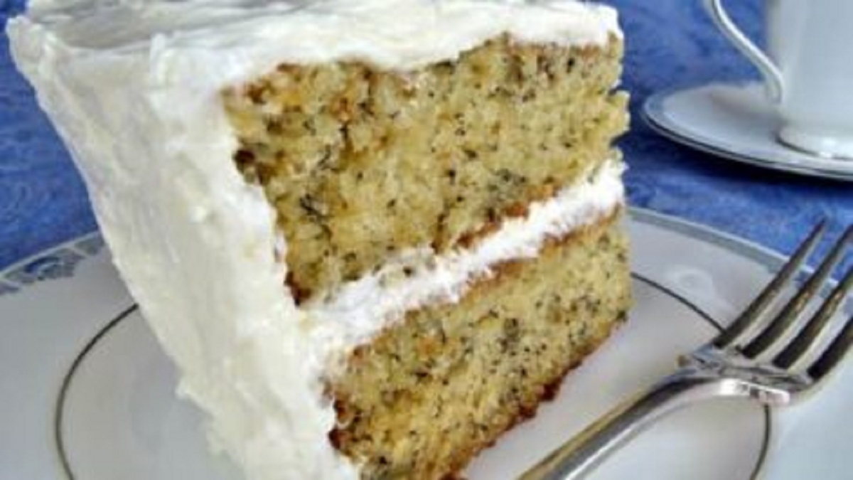 Banana- Cake- with- Buttercream- Frosting