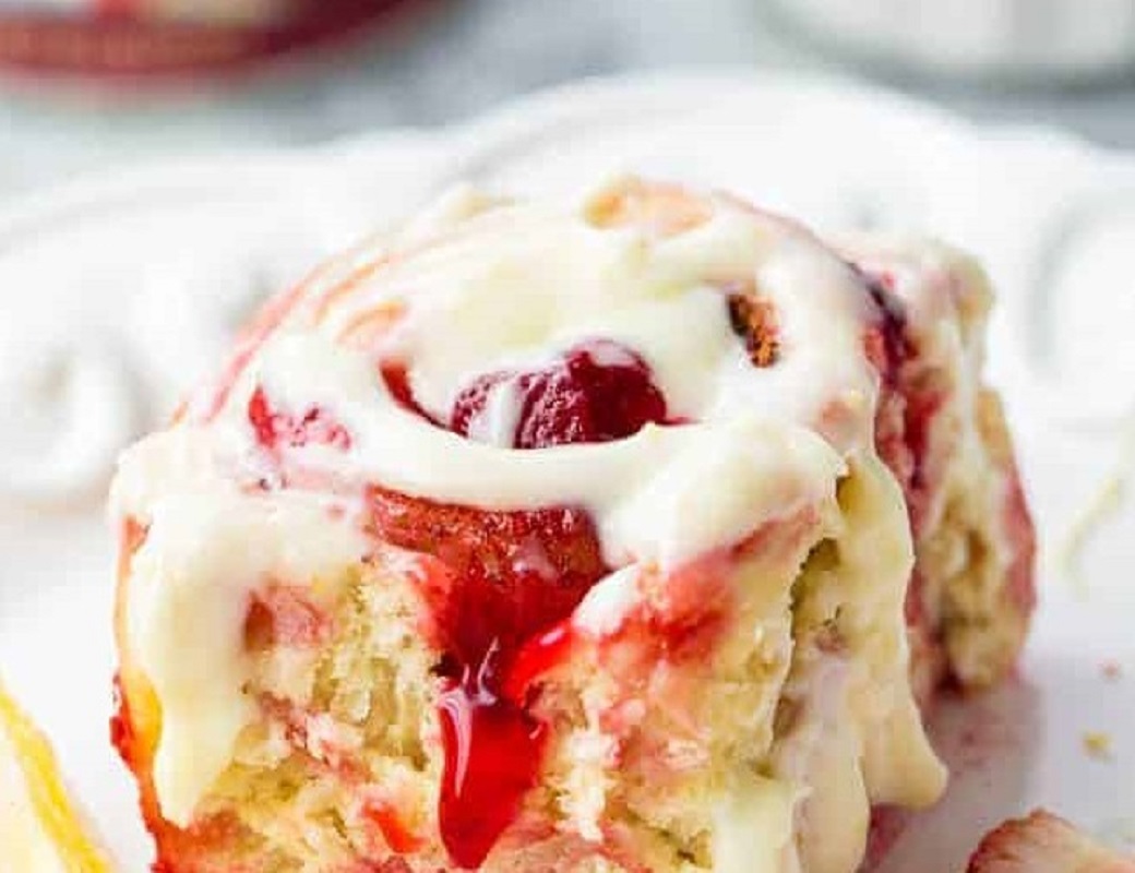 Strawberry Cinnamon Rolls With Lemon Cream Cheese Glaze Can U Still